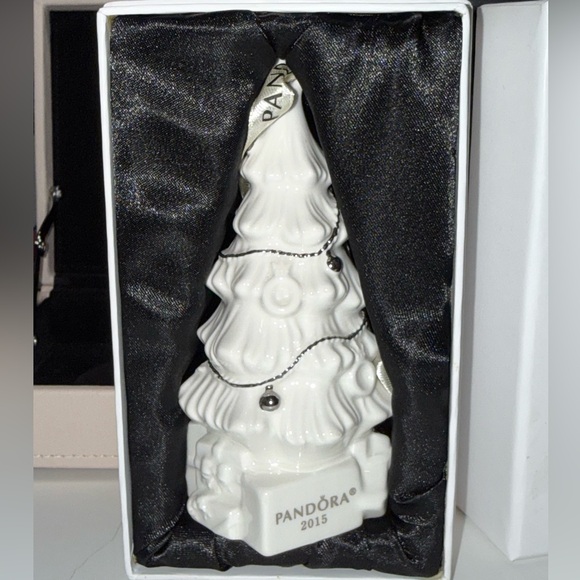 Pandora Retired Jared 2015 Christmas Tree ornament
